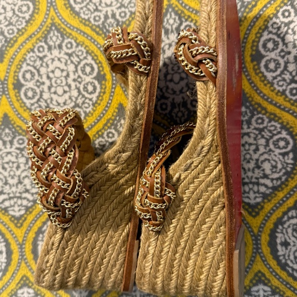 Christian Louboutin - Picture 2 of 4